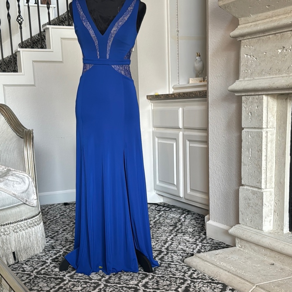 BCBGMaxAzria Blue Sleeveless V-Neck Maxi Gown